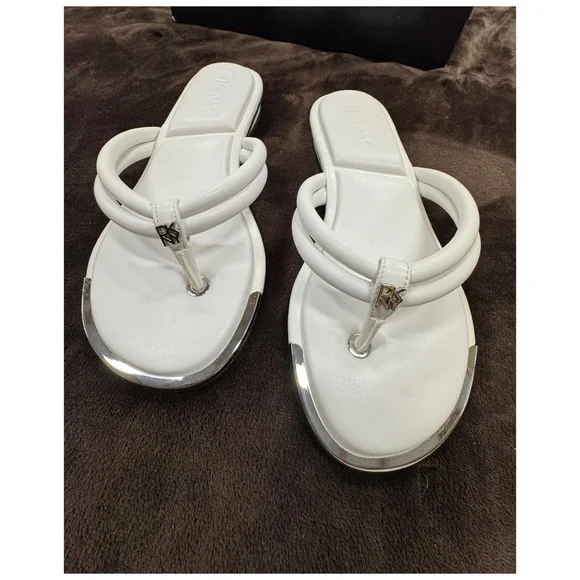 DKNY White Women's Flip Flop Sandals size 7 - Picture 3 of 9